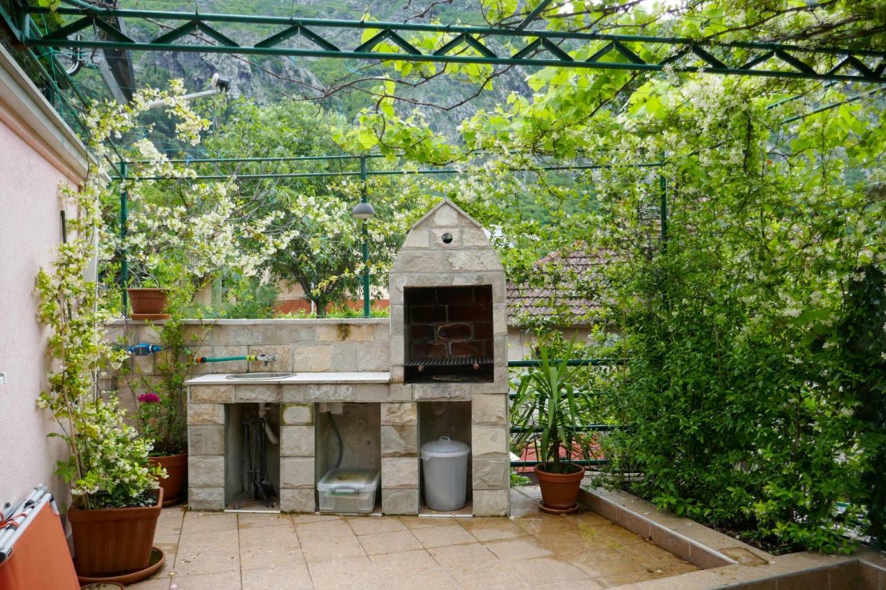 Ecohouse Risan Studio Екстер'єр фото